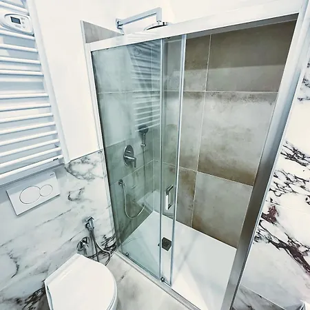 아파트 Am-spezia Hospital Area, 2 Stops From The Center