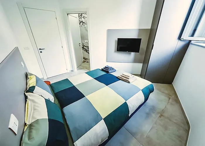 Am-spezia Hospital Area, 2 Stops From The Center